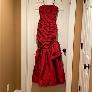 Monique Lhuillier strapless gown. Size 6